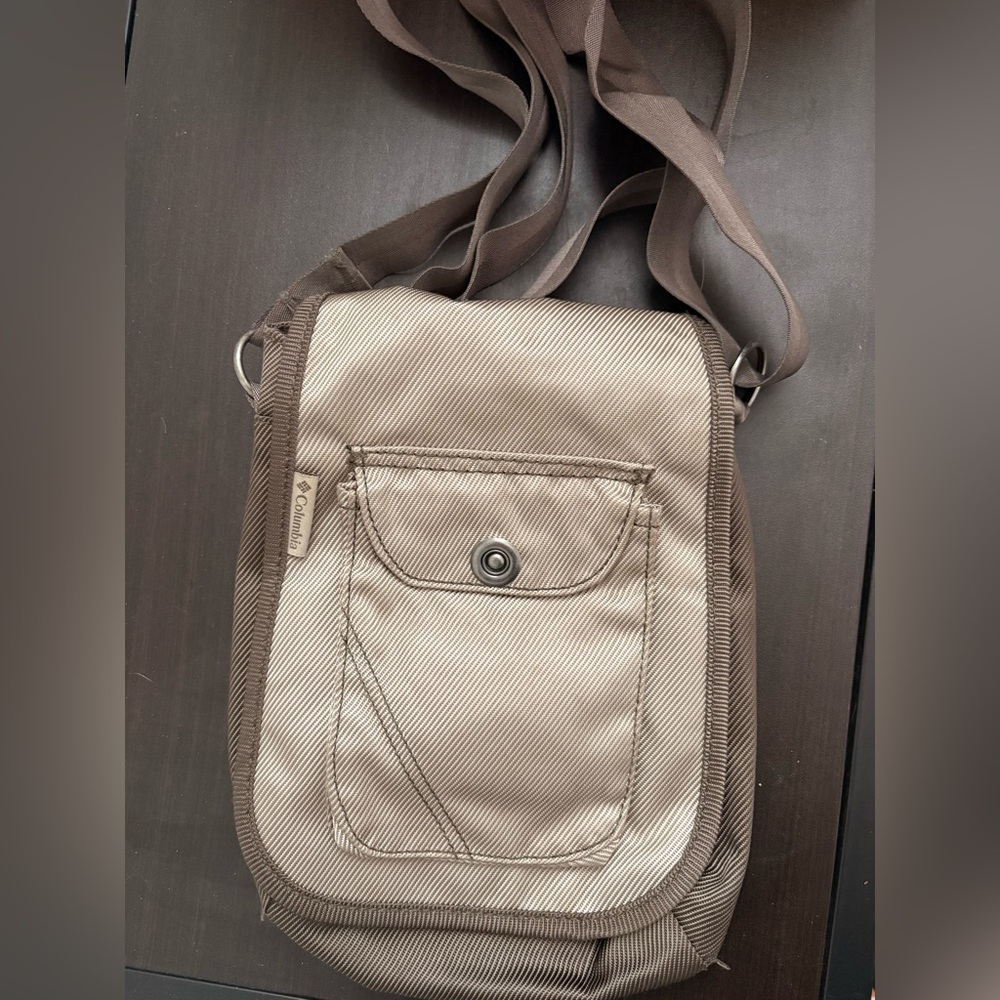 Columbia Crossbody Bag – Gray/Green(ish)